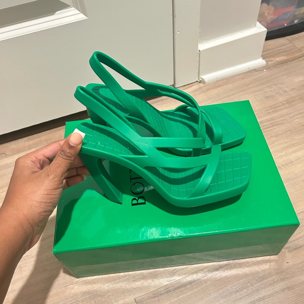 Bottega Veneta Green Heels Vibrant Style